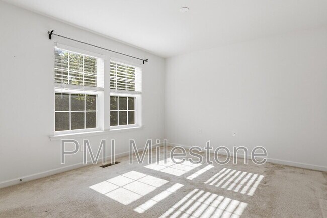 Building Photo - 65 Darien Dr
