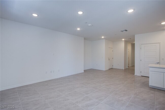 Building Photo - 2555 Hampton Rd