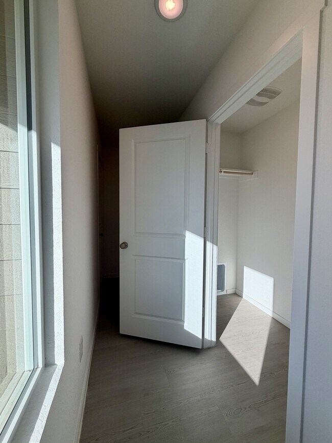 Building Photo - 14536 Azzurro Stone