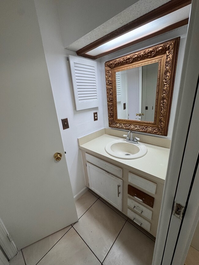 Building Photo - 11719 Fort Caroline Lakes Dr N