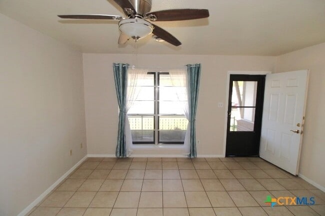 Building Photo - 2706 Live Oak Dr