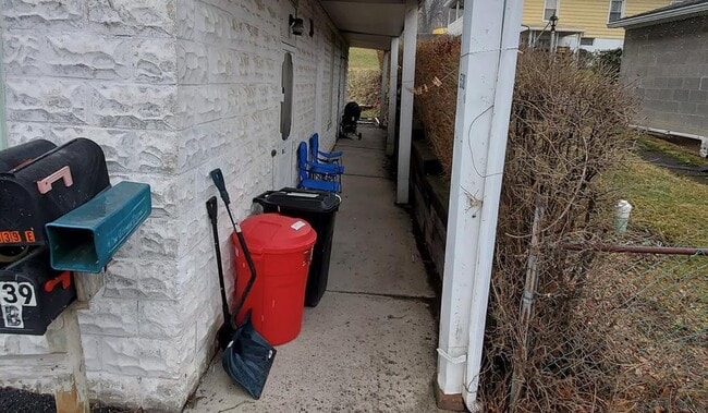 Building Photo - 530 Naylor Rd