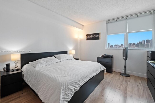 Building Photo - 2475 Brickell Ave