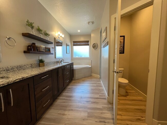 Building Photo - 2721 Hazel Dr