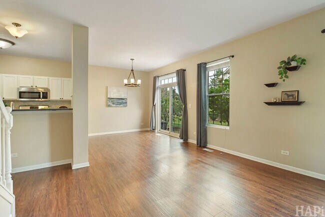 Building Photo - 533 N Red Deer Rd