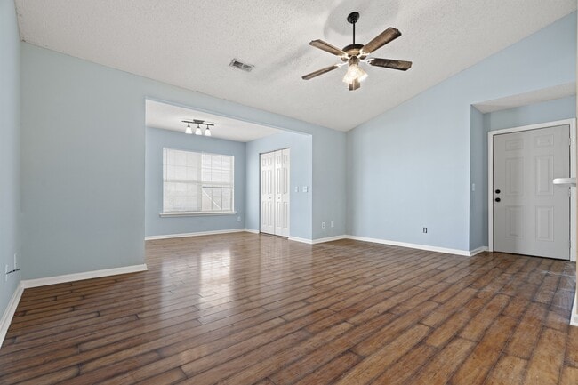 Building Photo - 527 3rd Loop Rd