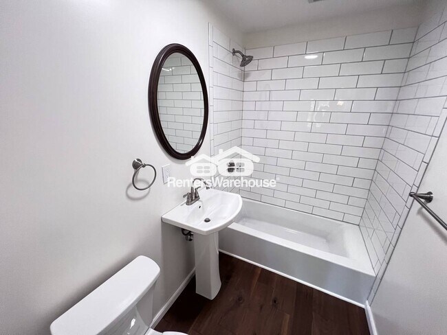 Building Photo - 2852 Kenwood Isles Dr