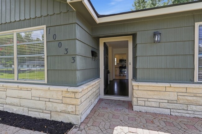 Building Photo - 10033 Whiteside Ln