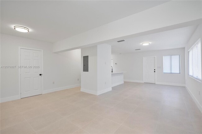 Building Photo - 490 NE 141st St