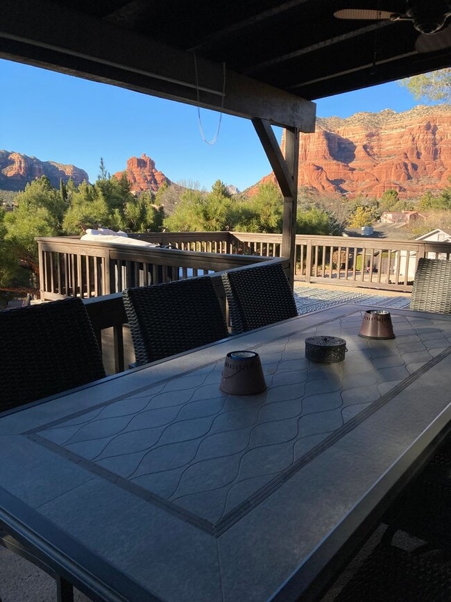 Building Photo - Gorgeous, modern, remodeled, furnished ren...