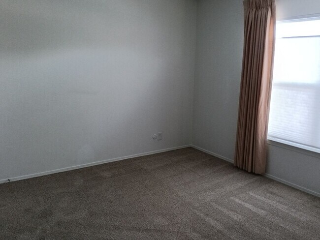 Building Photo - 2 Bedroom, 2 Bathroom! Lovely Home Coming Soon!