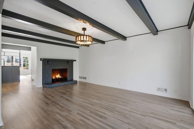 Building Photo - 2751 Cedarbrook Dr