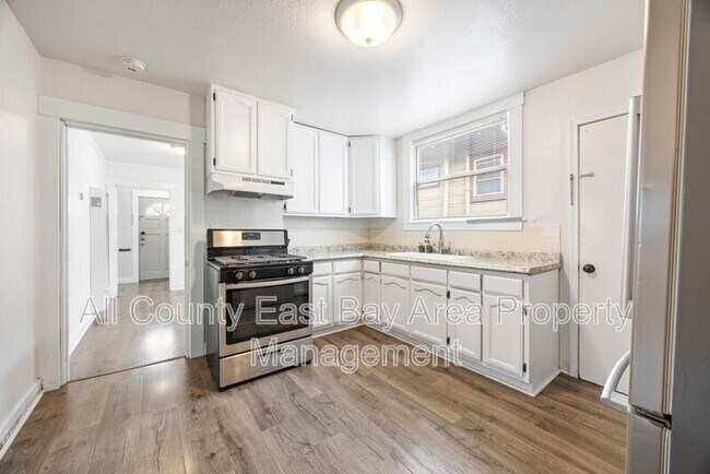Building Photo - 1015 47th St