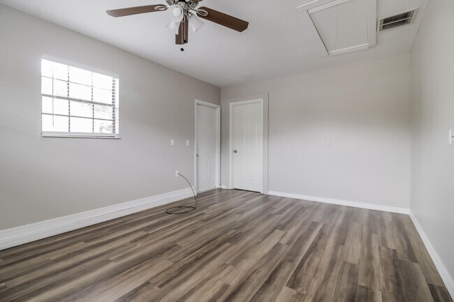 Building Photo - 431 Tropicaire Ave SW