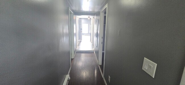 Building Photo - Beautiful 3/4 bedroom, 1 Bath