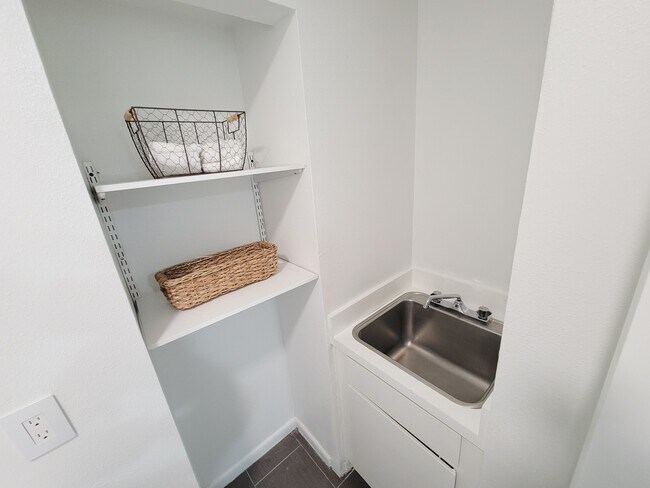 Building Photo - 755 Bering Dr