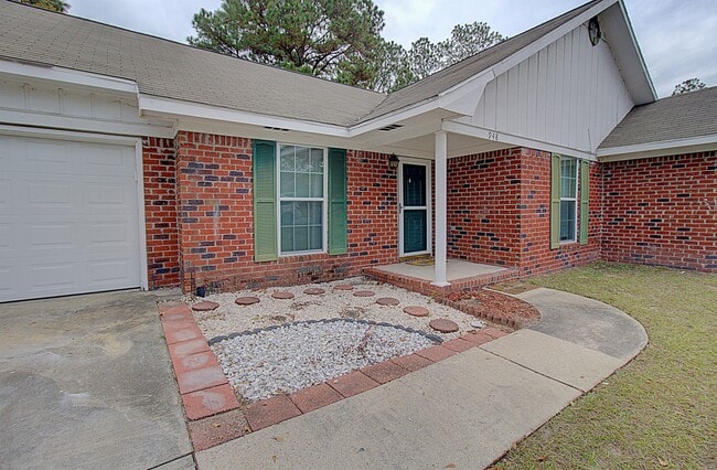 Building Photo - 948 Wedgewood Way