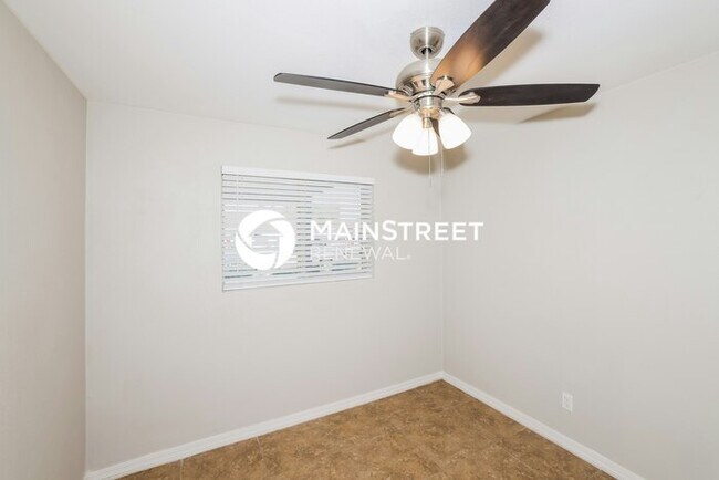 Building Photo - 4 Bedroom Pet-Friendly Home in Phoenix, AZ...