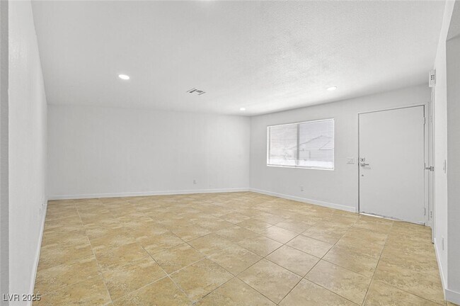 Building Photo - 2080 Karen Ave