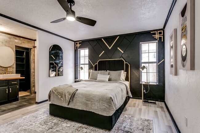 Building Photo - 1521 E Main St