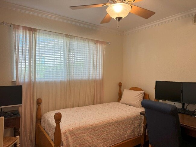 Building Photo - Stunning 3-Bedroom Home with Pool in South...
