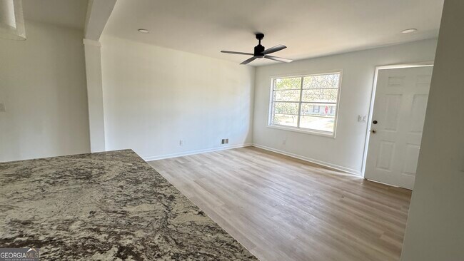 Building Photo - 723 Sheffield Rd