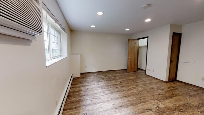 Building Photo - 120 E 13th Ave