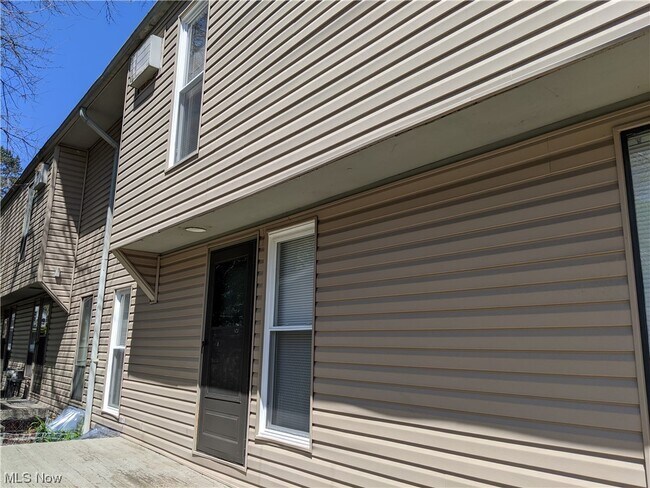 Building Photo - 595 Dayton St