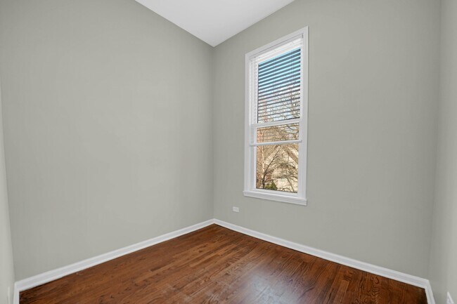 Building Photo - 2333 W Montana St