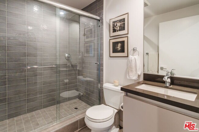 Building Photo - 6072 Pickford St