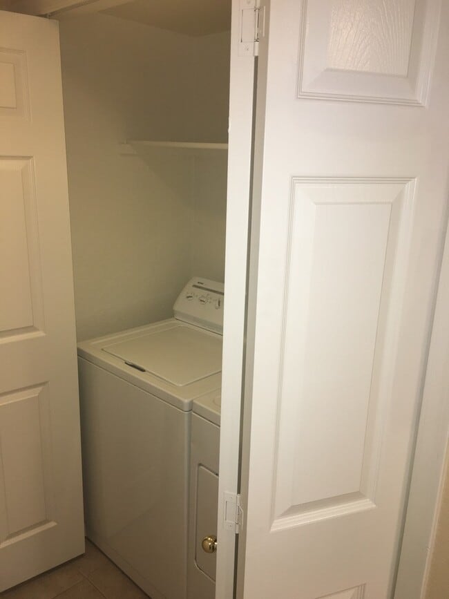 Building Photo - **EXCELLENT 3br/2.5ba/2carport TOWNHOUSE (GUADALUPE & GILBERT)**