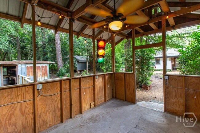 Building Photo - 1037 College Station Rd