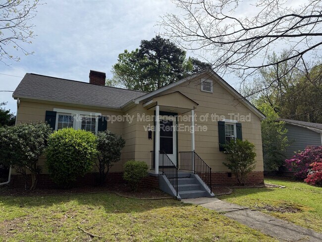 Building Photo - 801 Knollwood St