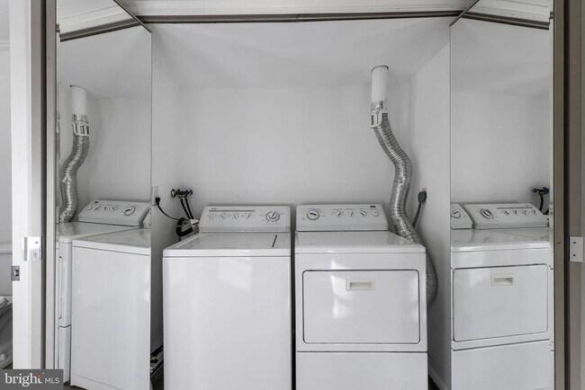 Building Photo - 6476 Sewells Orchard Dr