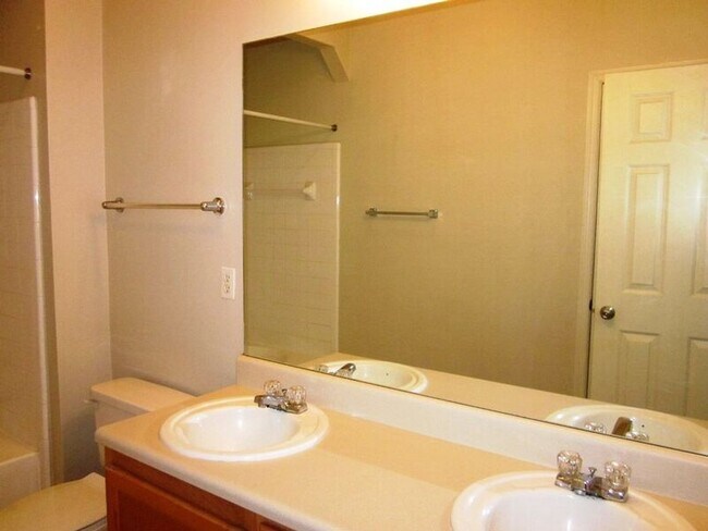 Building Photo - 300 Riverbend Dr