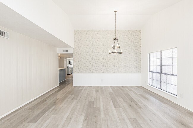 Building Photo - 16814 Kilwinning Dr