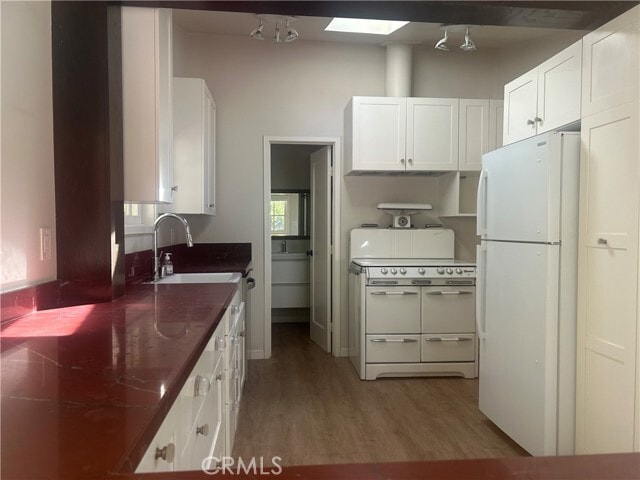 Building Photo - 1916 Weepah Way