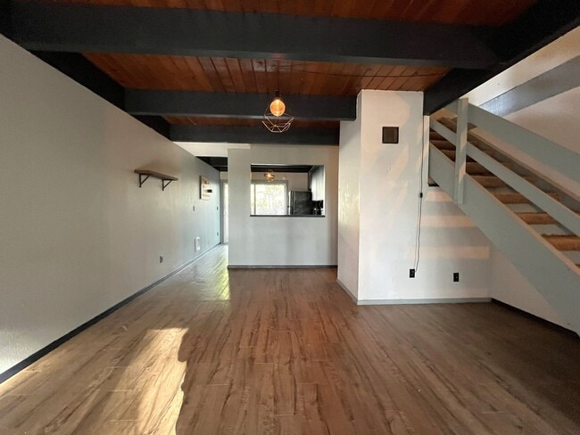 Building Photo - Cozy Portland Home with Spacious Living Room & Fenced Backyard