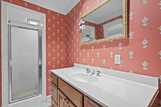 Building Photo - 2050 Midland Rd