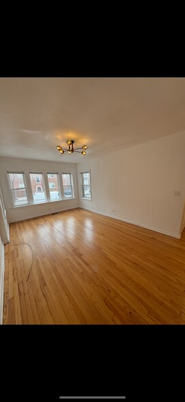 Building Photo - 6838 S King Dr