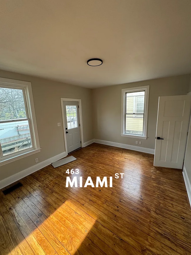 Building Photo - 463 Miami St