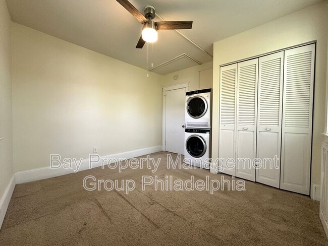 Building Photo - 2809 W Queen Ln