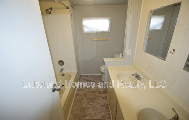 Building Photo - 3310 Peachtree Hill Rd