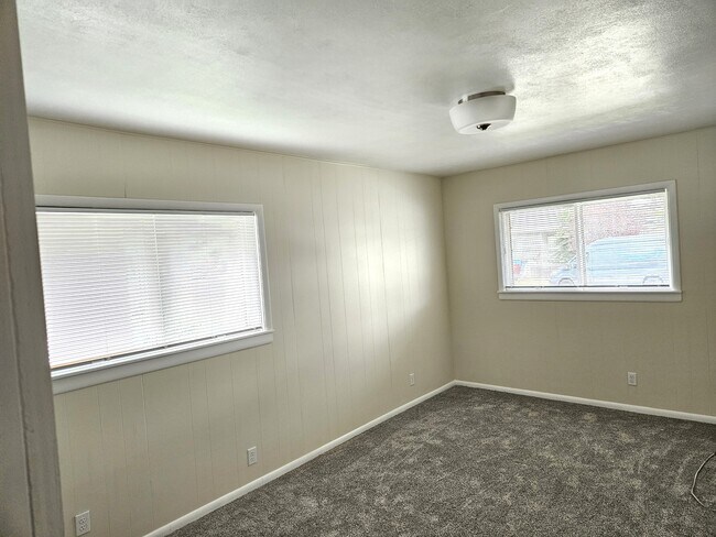 Building Photo - 1133 N Hayes Ave