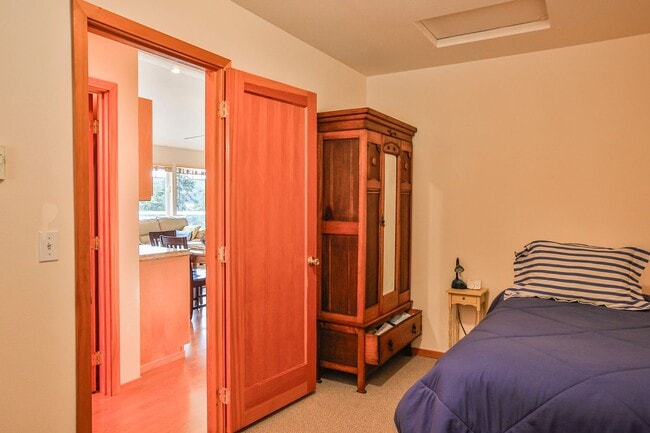 Building Photo - Furnished Greenbank Home with Water View a...