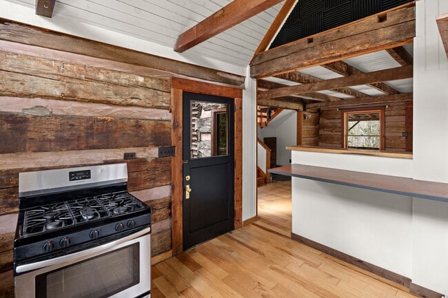 Building Photo - Sovereign Oaks Cabin
