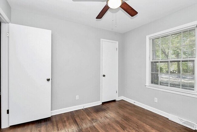 Building Photo - 3BD/2BA Ranch Home in Windsor Park!