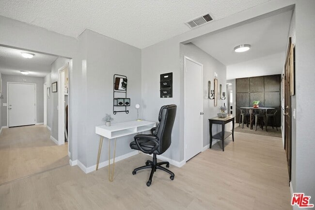 Building Photo - 52275 Avenida Vallejo