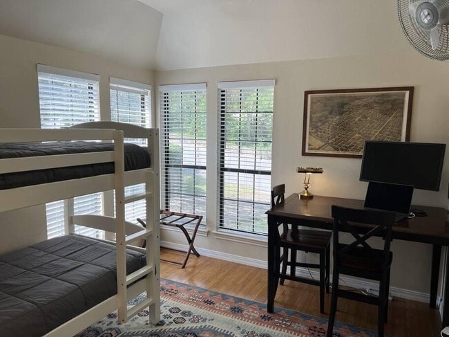 Building Photo - 501 Westbrook Dr