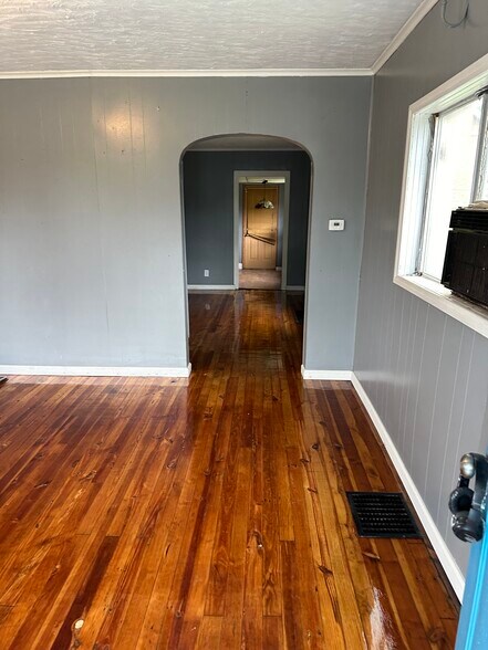 Building Photo - 1127 Wallis Ave